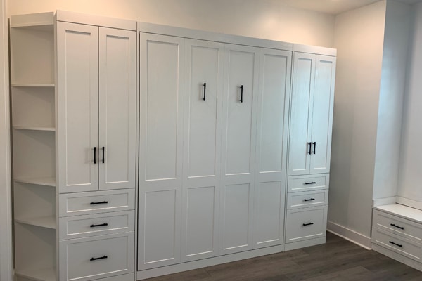 Queen Murphy bed in a Sarasota guest room