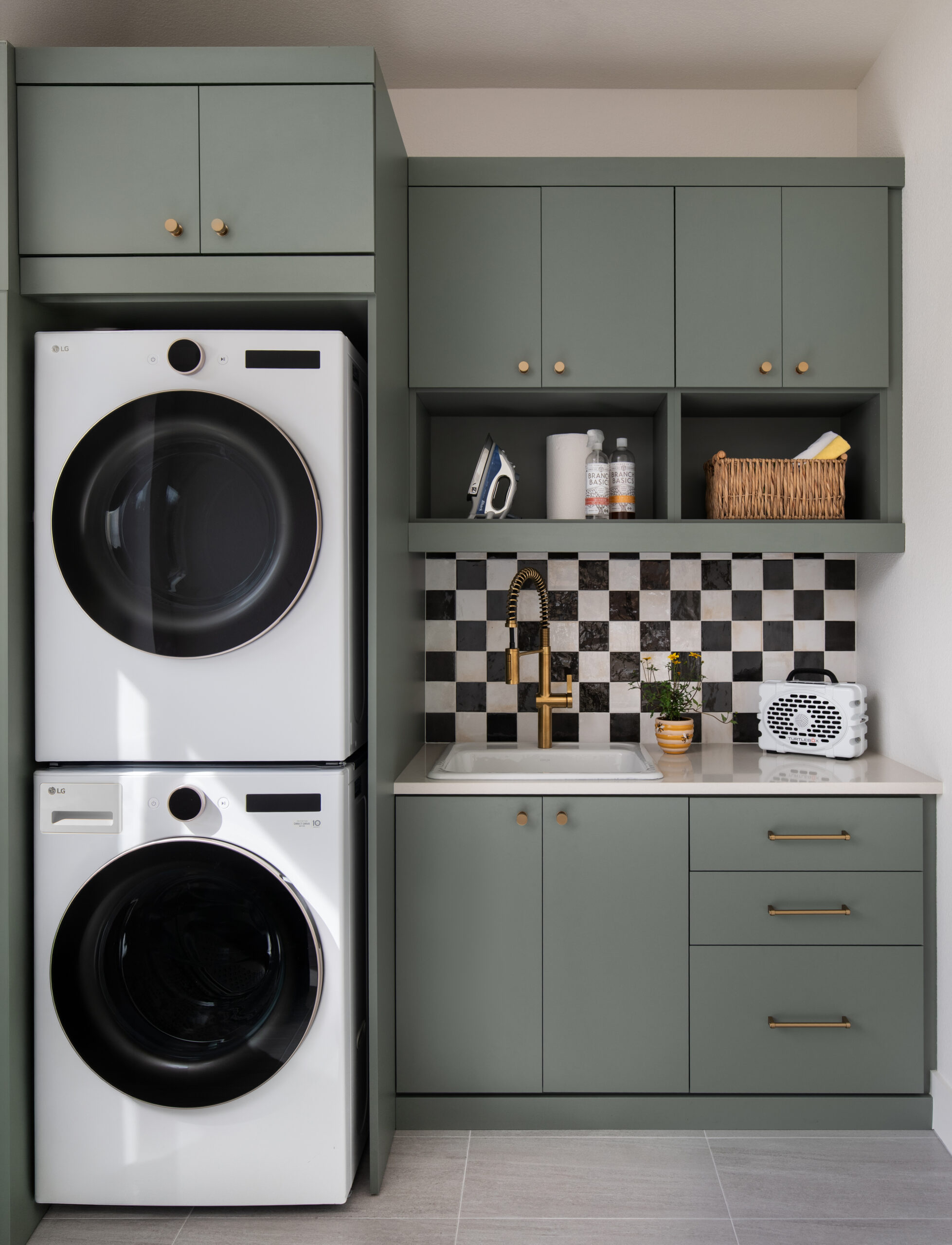 Laundry in Celadon